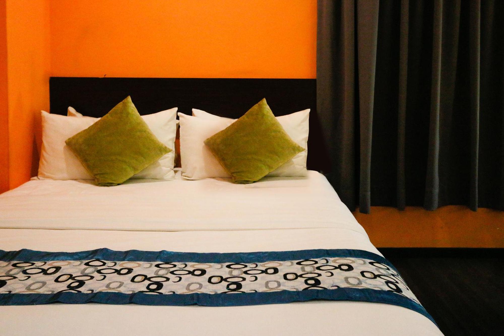 Golden Roof Hotel Ampang Іпох Екстер'єр фото